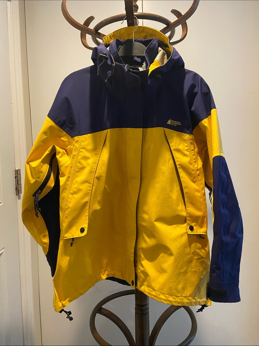 MEC Vintage Yellow and Navy Goretex Ski Jacket with Hood